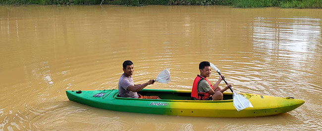 บรรยากาศทั่วไป โต๊ะไม้ รีสอร์ท