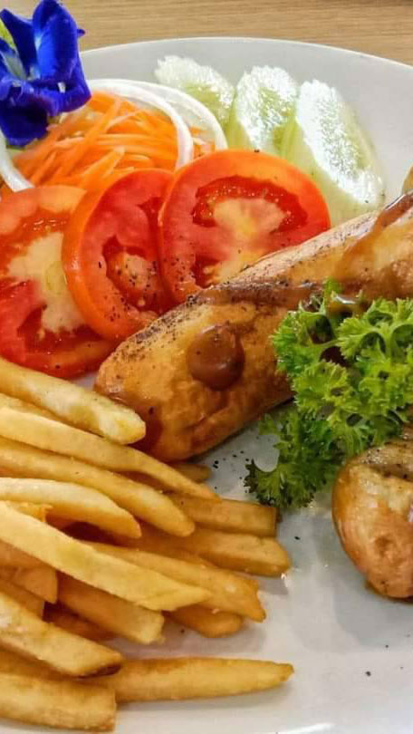 ร้านอาหาร โต๊ะไม้ รีสอร์ท