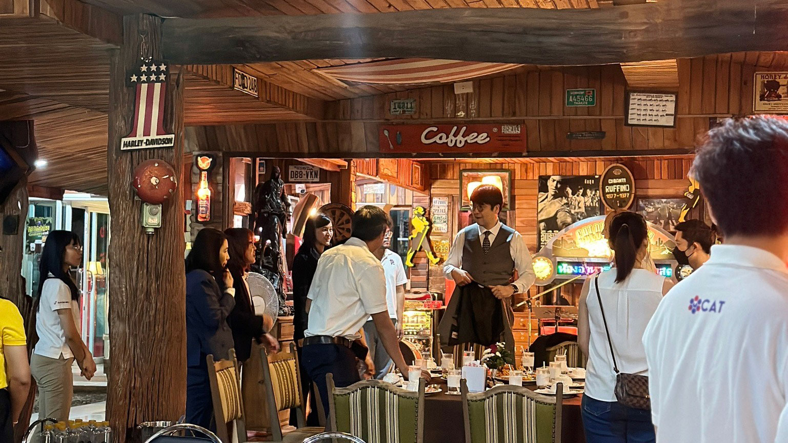 ร้านอาหาร โต๊ะไม้ รีสอร์ท