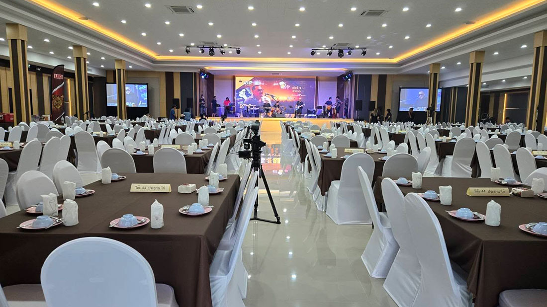 ห้องประชุม โต๊ะไม้ รีสอร์ท