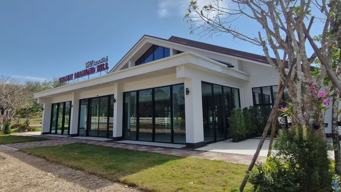 ห้องประชุม โต๊ะไม้ รีสอร์ท