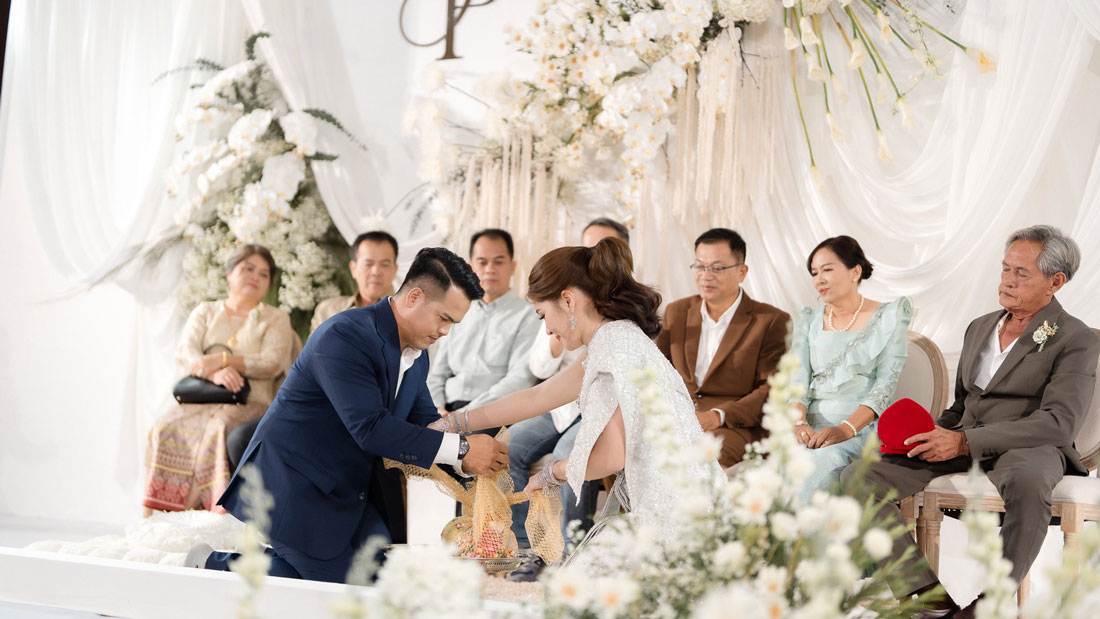 ห้องประชุม โต๊ะไม้ รีสอร์ท