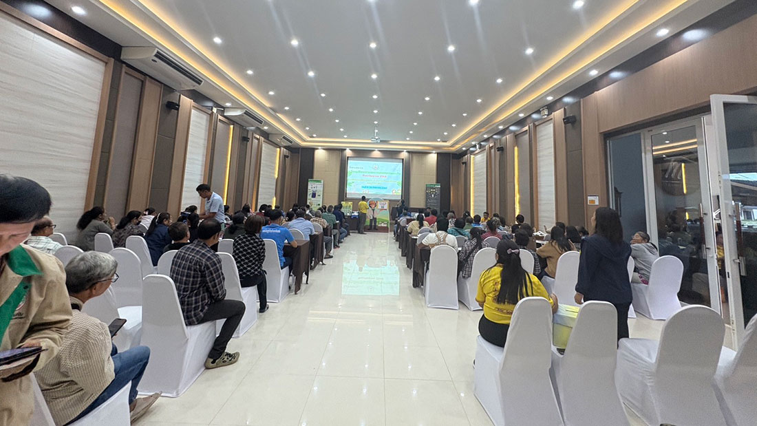 ห้องประชุม โต๊ะไม้ รีสอร์ท